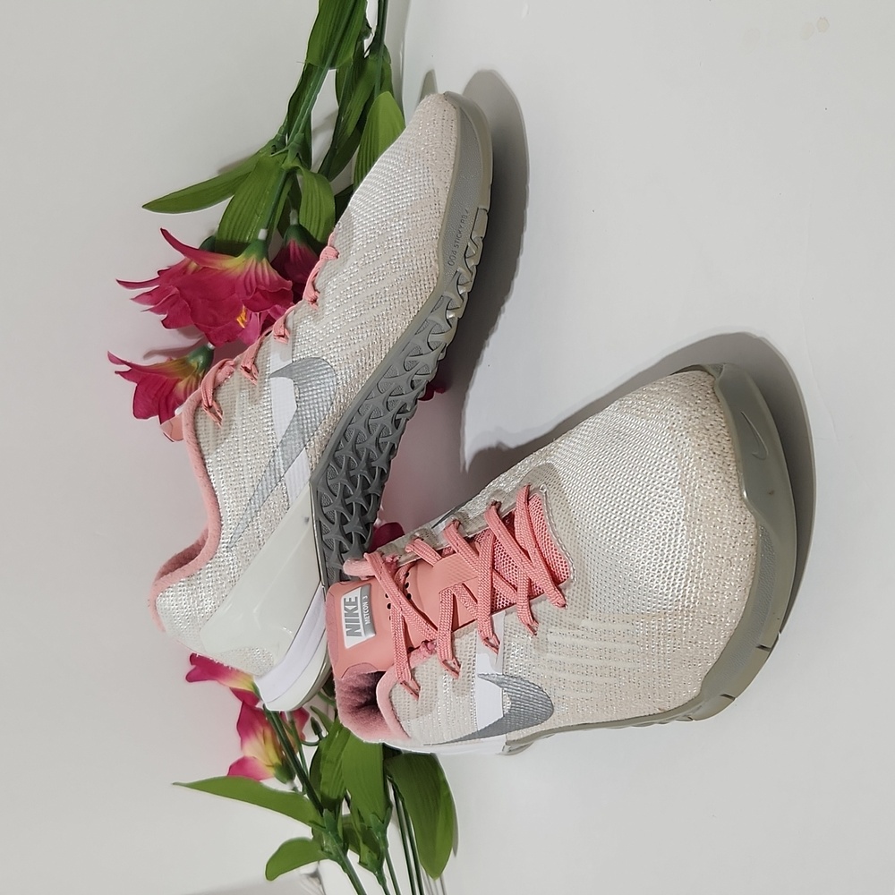 Nike Women’s Metcon 3 White & Pink Training Sneakers (6)